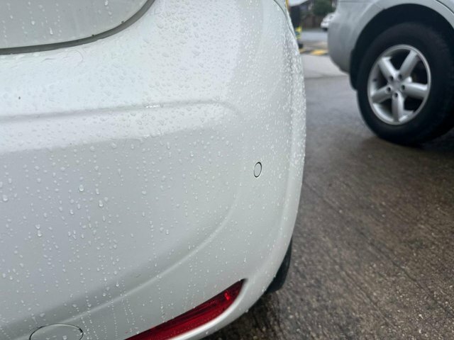 Fiat Punto Easy Hatchback White #6