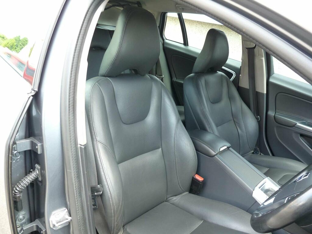 Volvo V60 Estate 2.4 D5 Twin Engine Se Nav Awd Euro 6 Grey #4