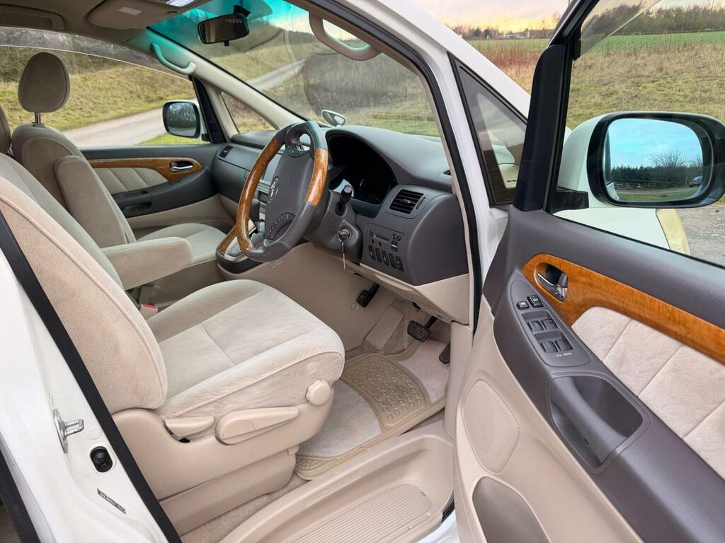 Toyota Alphard Mpv 200555 White #3