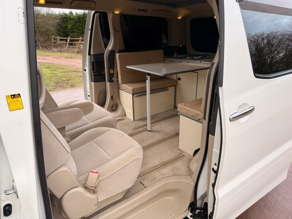 Toyota Alphard Mpv 200555 White #4