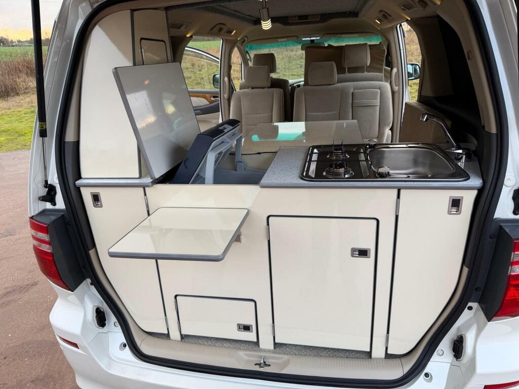 Toyota Alphard Mpv 200555 White #6