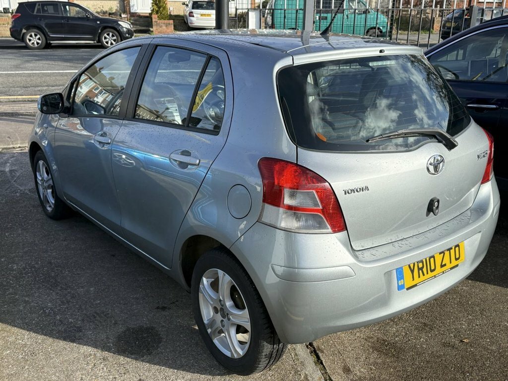 Toyota Yaris Dual Vvt-i Tr Hatchback Silver #5