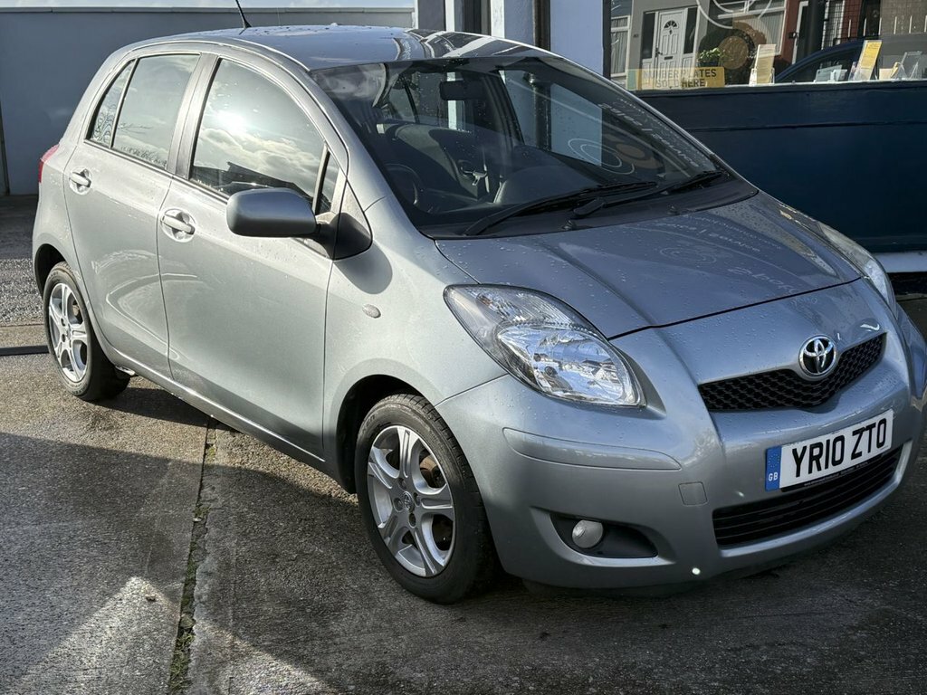 Toyota Yaris Dual Vvt-i Tr Hatchback Silver #2