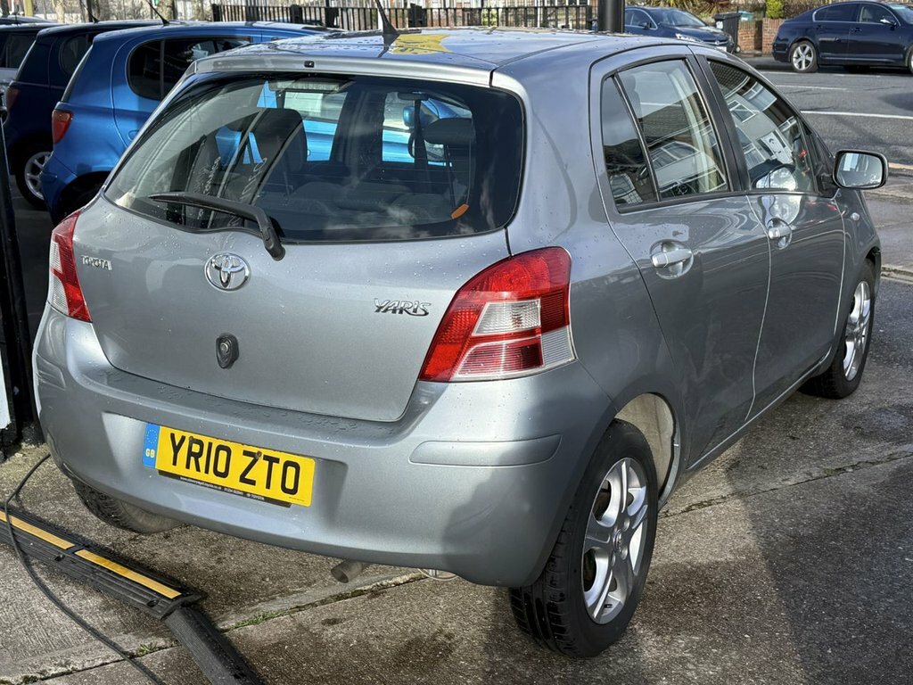 Toyota Yaris Dual Vvt-i Tr Hatchback Silver #4