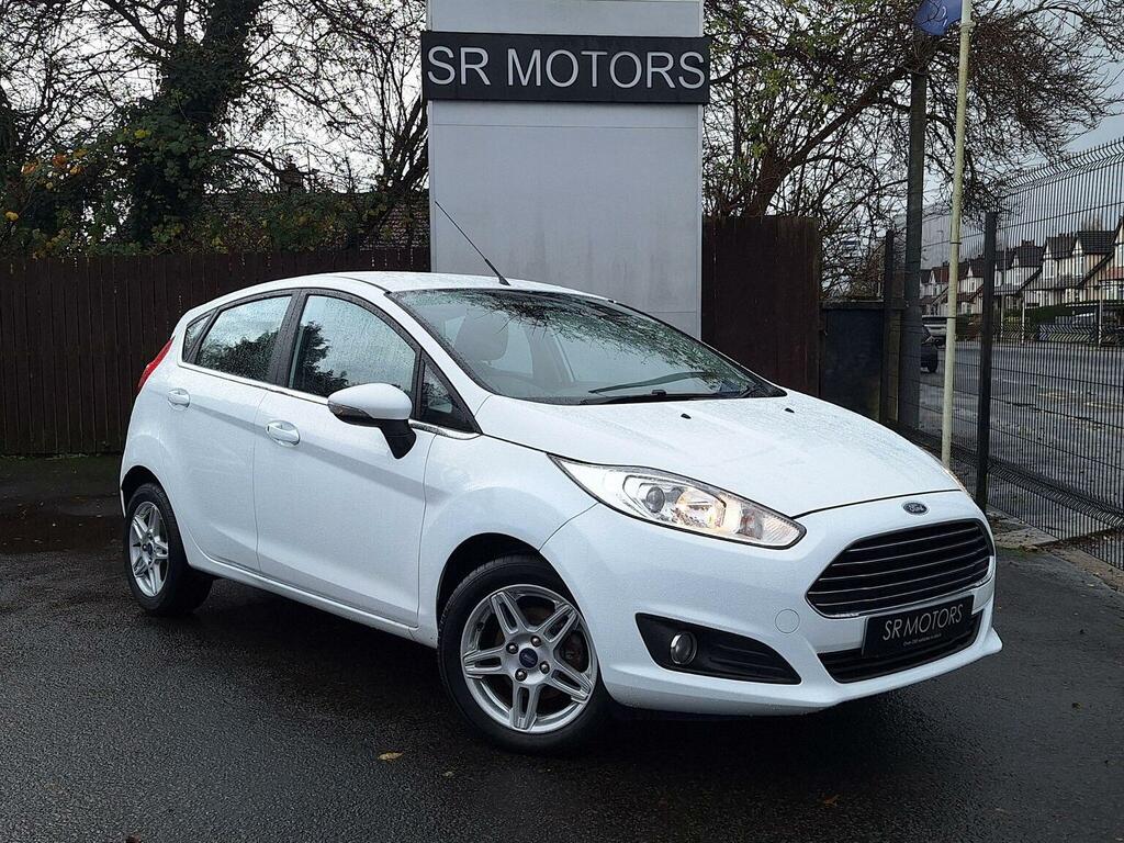 Ford Fiesta Hatchback 1.6 Zetec Powershift Euro 5 201363 White