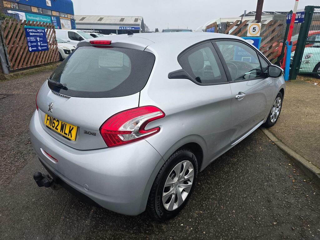Peugeot 208 1.4 Hdi Access Euro 5 Silver #3