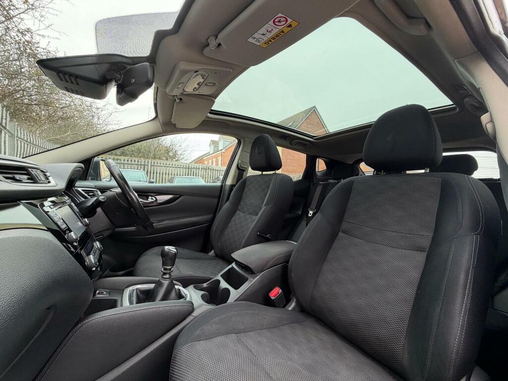 Nissan Qashqai 1.6 Dig-t N-connecta 2Wd Euro 6 Ss HW66EWF Black #2