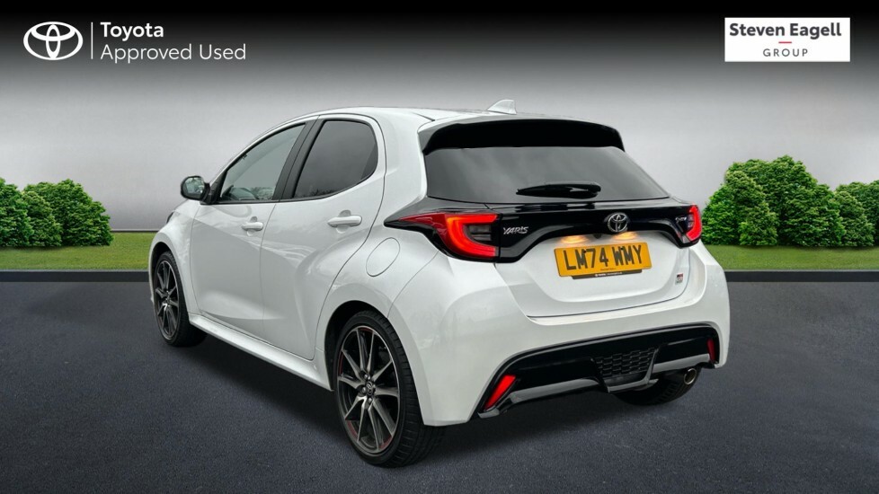 Toyota Yaris 1.5 Vvt-h Gr Sport E-cvt Euro 6 Ss LM74WMY White #4
