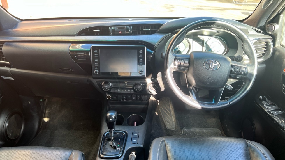 Toyota HILUX 2.8 D-4d Invincible X Pickup Double Cab YS73JGV White #5