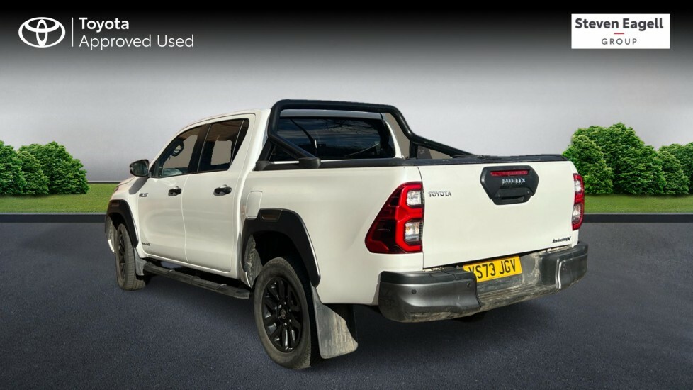 Toyota HILUX 2.8 D-4d Invincible X Pickup Double Cab YS73JGV White #4