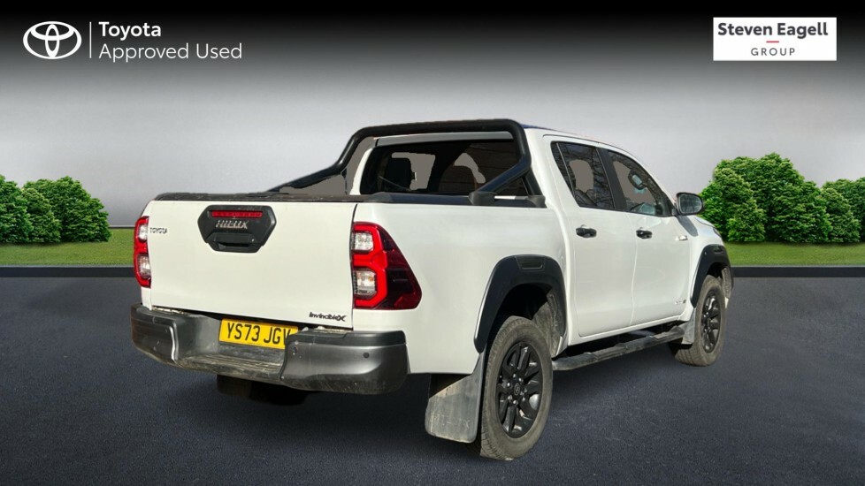 Toyota HILUX 2.8 D-4d Invincible X Pickup Double Cab YS73JGV White #2