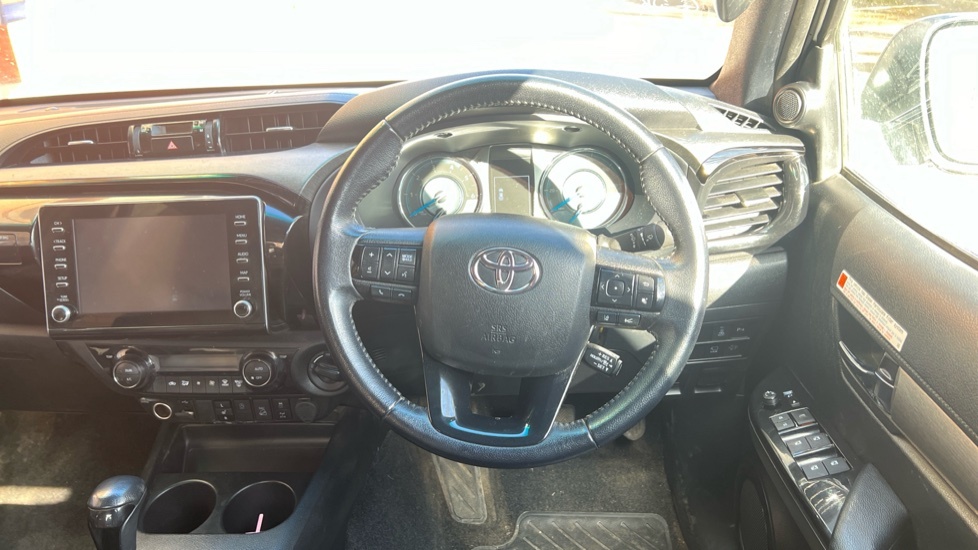 Toyota HILUX 2.8 D-4d Invincible X Pickup Double Cab YS73JGV White #6