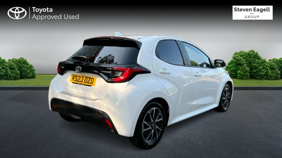 Toyota Yaris 1.5 Vvt-h Design E-cvt Euro 6 Ss KS23OZD White #2
