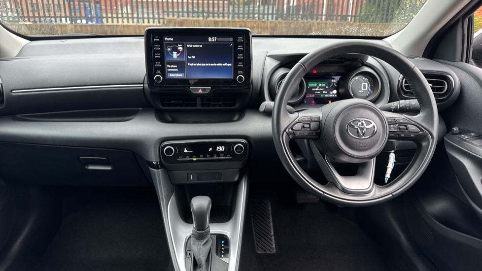 Toyota Yaris 1.5 Vvt-h Design E-cvt Euro 6 Ss SN23JBB White #5