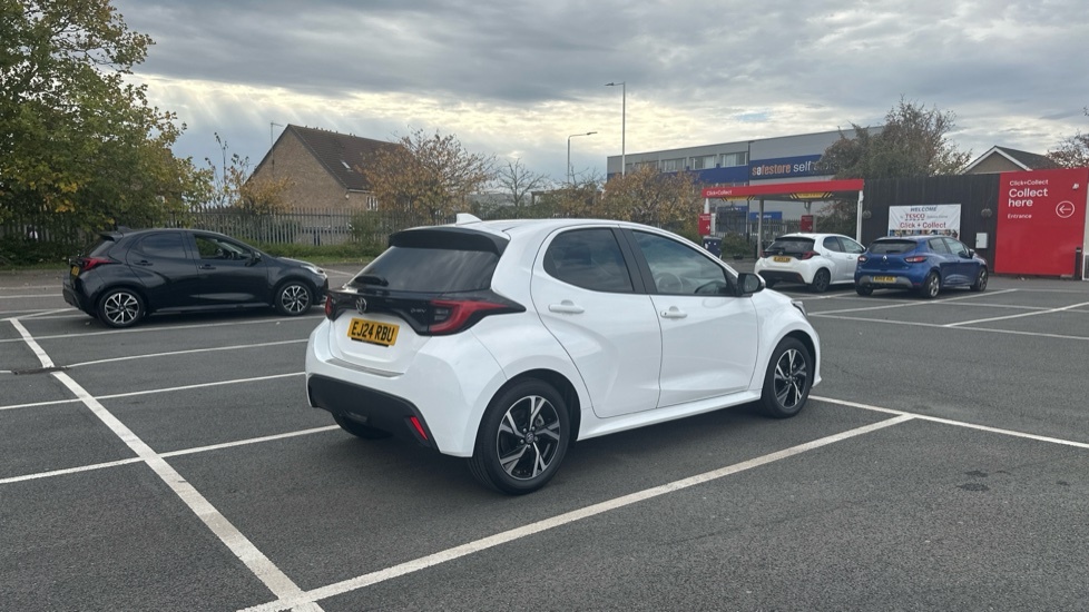 Toyota Yaris 1.5 Vvt-h Design E-cvt Euro 6 Ss EJ24RBU White #2