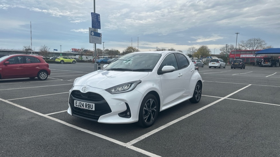 Toyota Yaris 1.5 Vvt-h Design E-cvt Euro 6 Ss EJ24RBU White #3