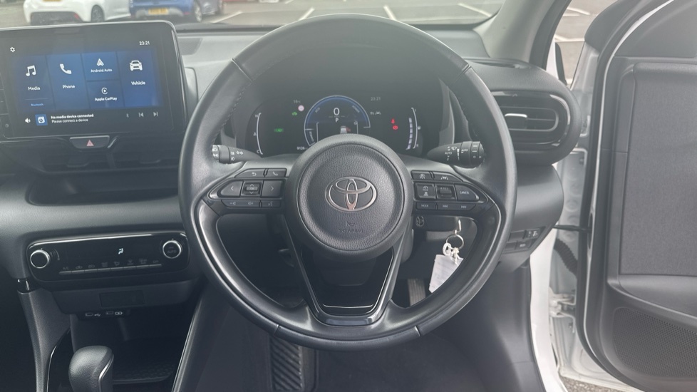 Toyota Yaris 1.5 Vvt-h Design E-cvt Euro 6 Ss EJ24RBU White #6