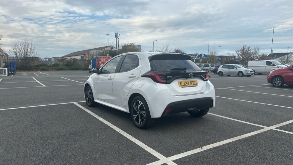 Toyota Yaris 1.5 Vvt-h Design E-cvt Euro 6 Ss EJ24RBU White #4