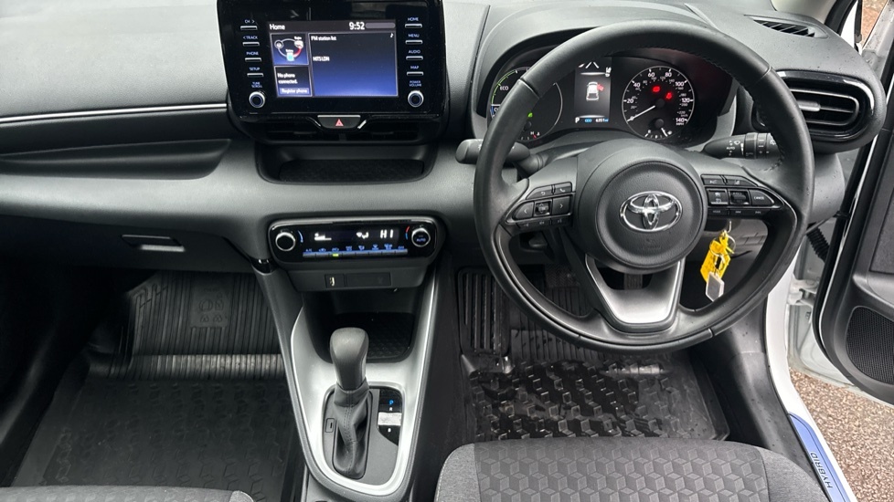 Toyota Yaris 1.5 Vvt-h Icon E-cvt Euro 6 Ss EK73UVY White #5