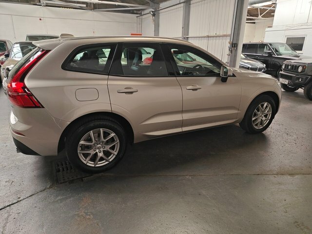 Volvo XC60 B5 Momentum DA70GVF Gold #4