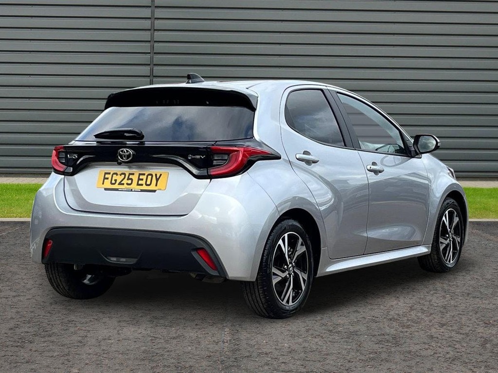 Toyota Yaris 1.5 Vvt-h Design Hatchback Hybrid E Cvt FG25EOY Silver #3