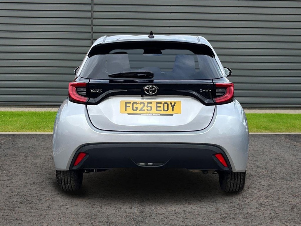 Toyota Yaris 1.5 Vvt-h Design Hatchback Hybrid E Cvt FG25EOY Silver #4