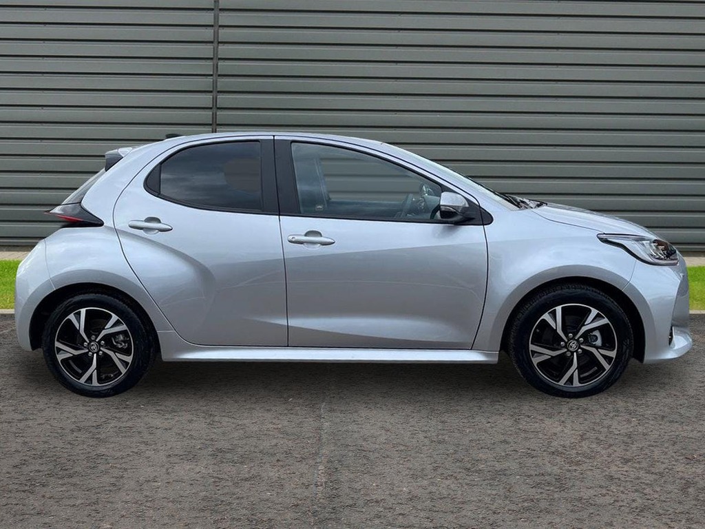 Toyota Yaris 1.5 Vvt-h Design Hatchback Hybrid E Cvt FG25EOY Silver #2