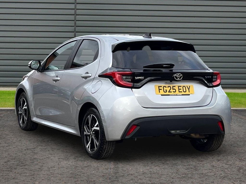 Toyota Yaris 1.5 Vvt-h Design Hatchback Hybrid E Cvt FG25EOY Silver #5