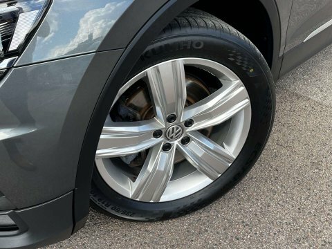 Volkswagen Tiguan Suv EJ69KSY Grey #3