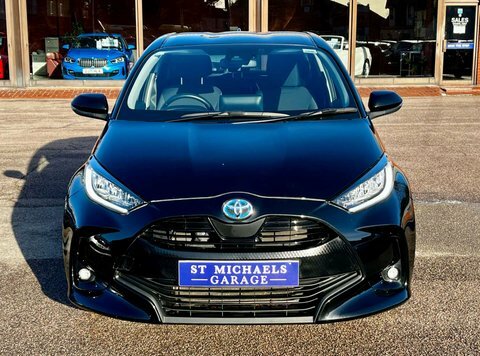 Toyota Yaris Hatchback EO72RZA Black #5