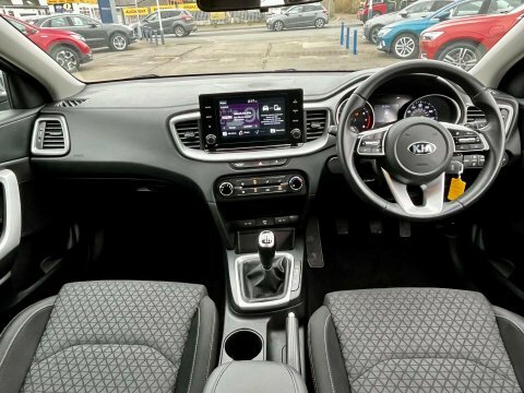 Kia Xceed Suv YR69UPA Silver #2