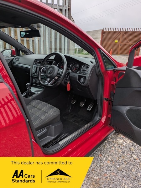 Volkswagen Golf Gtd Red #6