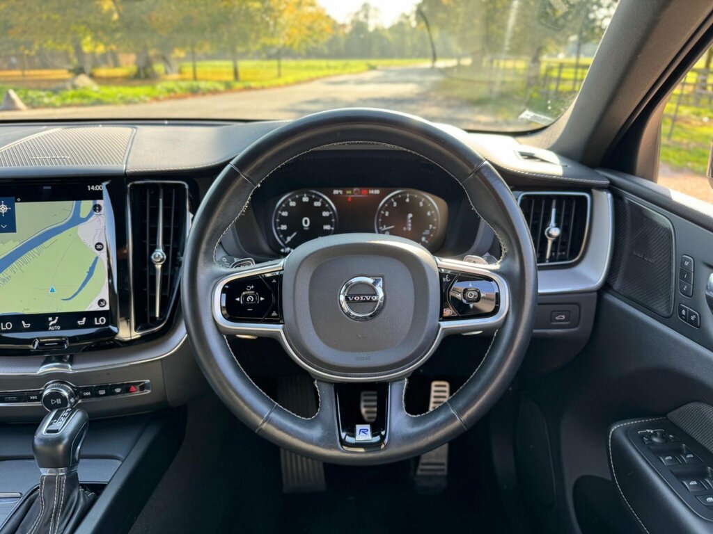 Volvo XC60 2.0 T5 R-design Pro Awd Euro 6 Ss EO69VWV Black #2