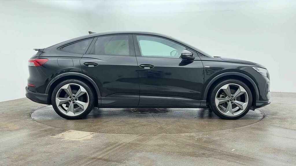 Audi Q4 E Tron Q4 Sportback S Black Edition 40 E-tron 150,00 Kw CF73MZU Black #4