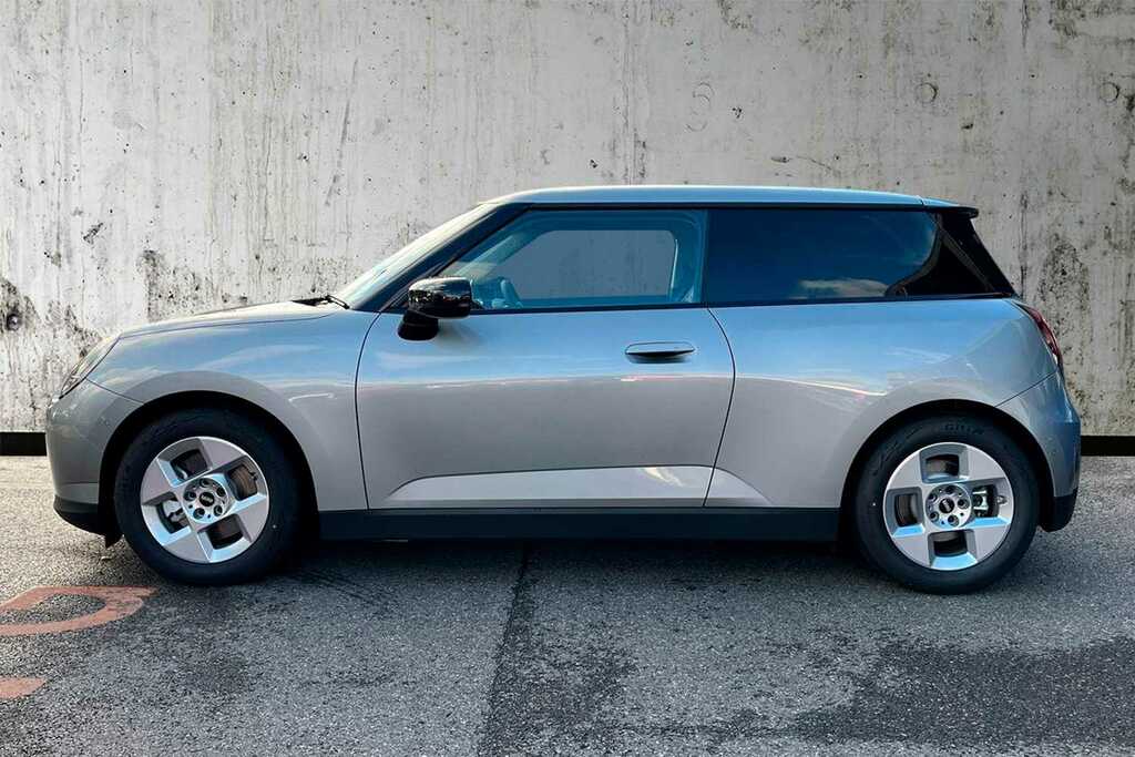 Mini Hatch 135Kw E Classic 41Kwh 2024 GJ74EUH Silver #4