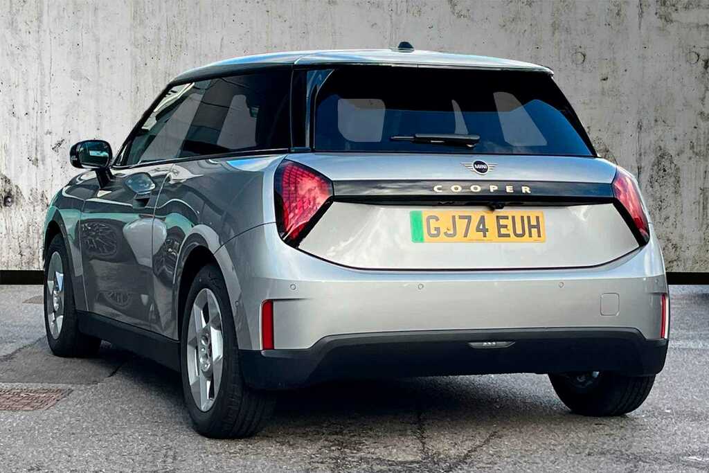 Mini Hatch 135Kw E Classic 41Kwh 2024 GJ74EUH Silver #2