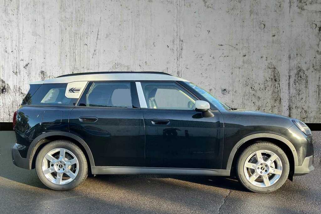 Mini Countryman 150Kw E Classic 66Kwh 2024 GJ74UYM Black #3