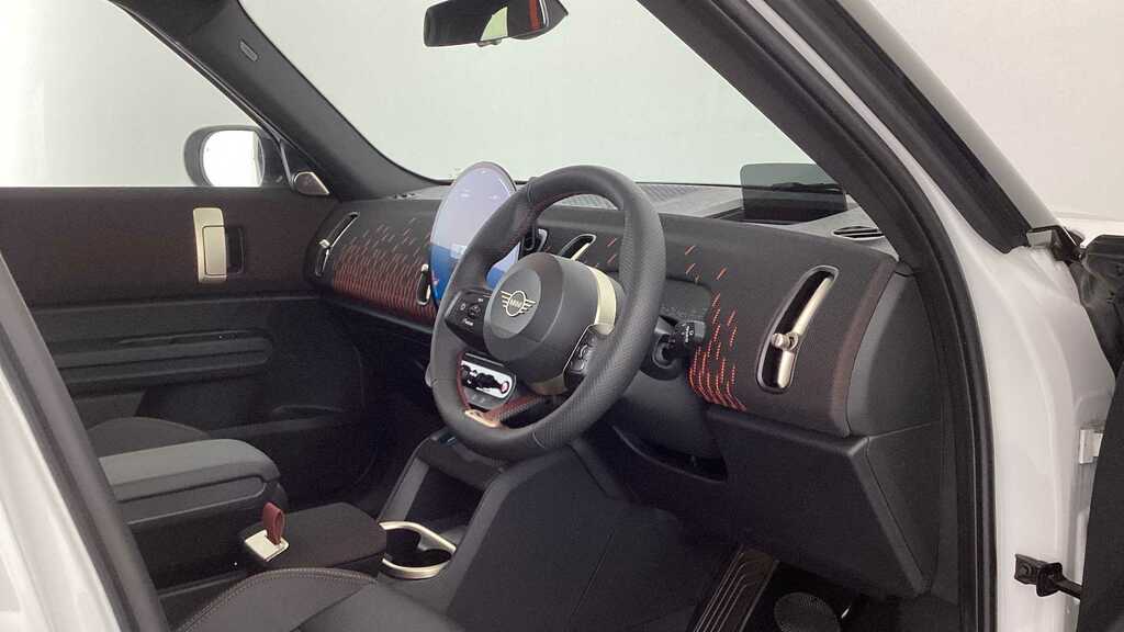 Mini Countryman 150Kw E Sport 66Kwh 2024 YS74HKV White #6