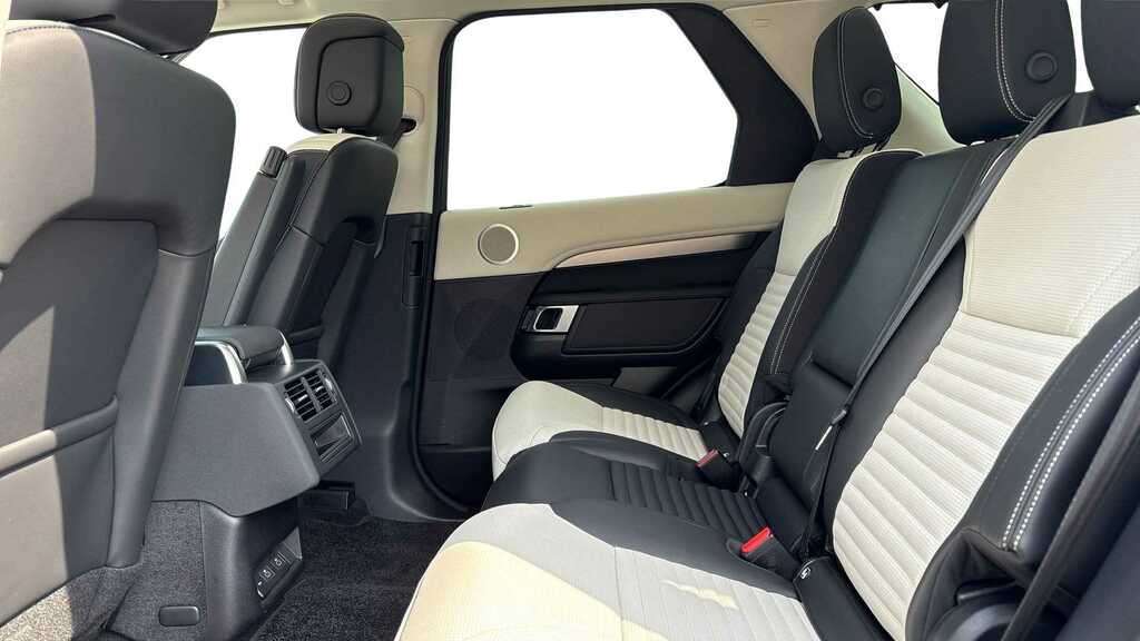 Land Rover Discovery 3.0 D350 Dynamic Se 2024 RF74KVY Black #4