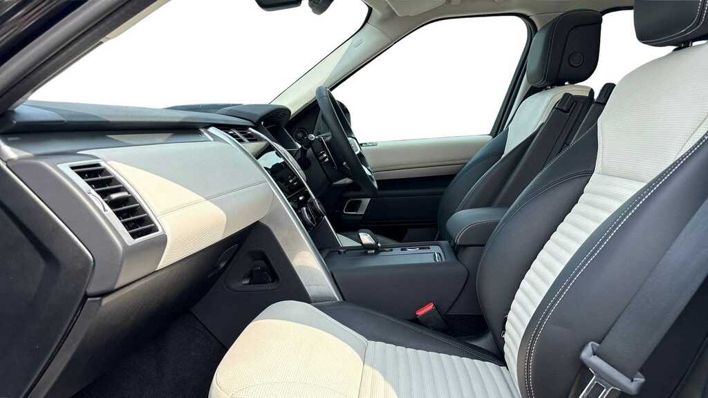 Land Rover Discovery 3.0 D350 Dynamic Se 2024 RF74KVY Black #3