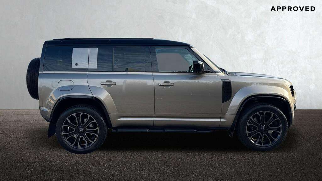 Land Rover Defender 110 4.4 P635 Octa 110 2025 Gold #5