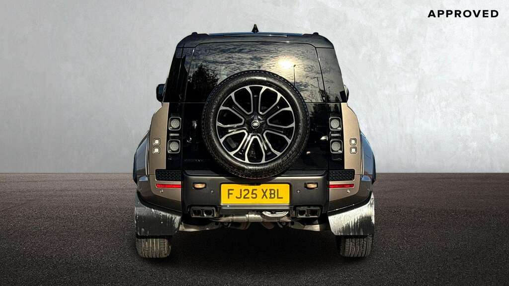 Land Rover Defender 110 4.4 P635 Octa 110 2025 Gold #6