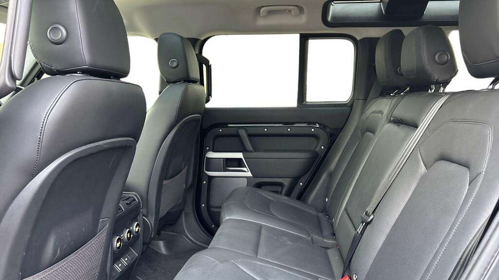Land Rover Defender 110 2.0 P400e Xs Edition 110 2023 LT73DXU Black #4