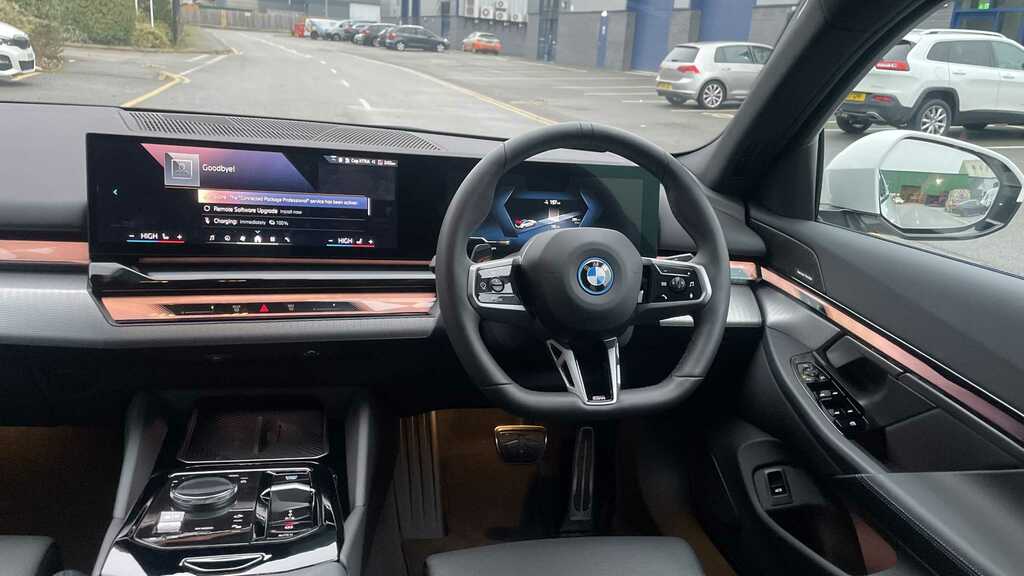 BMW i5 250Kw Edrive40 M Sport 84Kwh 2025 FG75VME White #4