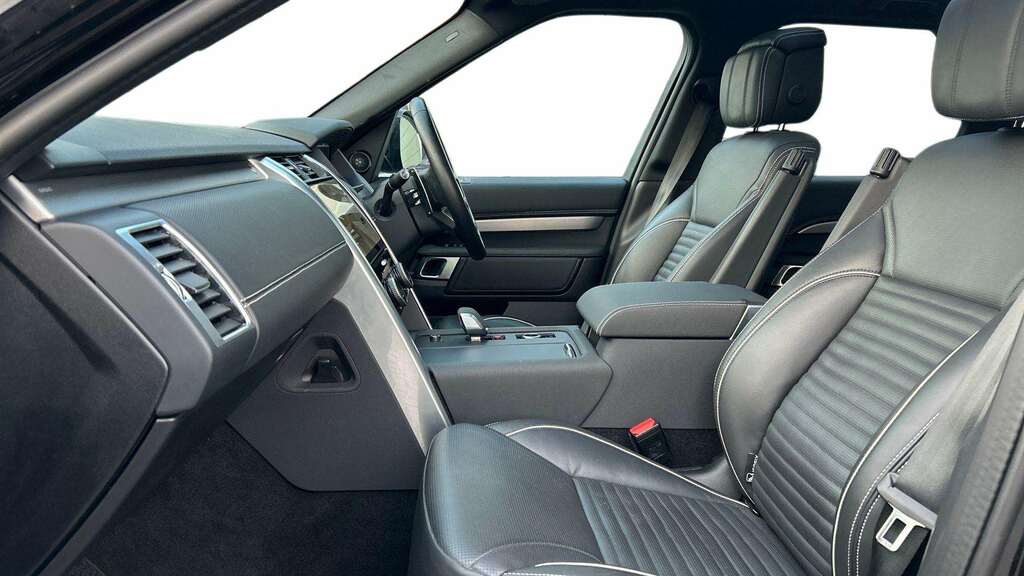 Land Rover Discovery 3.0 D300 Dynamic Hse 2024 BD24OSA Black #3