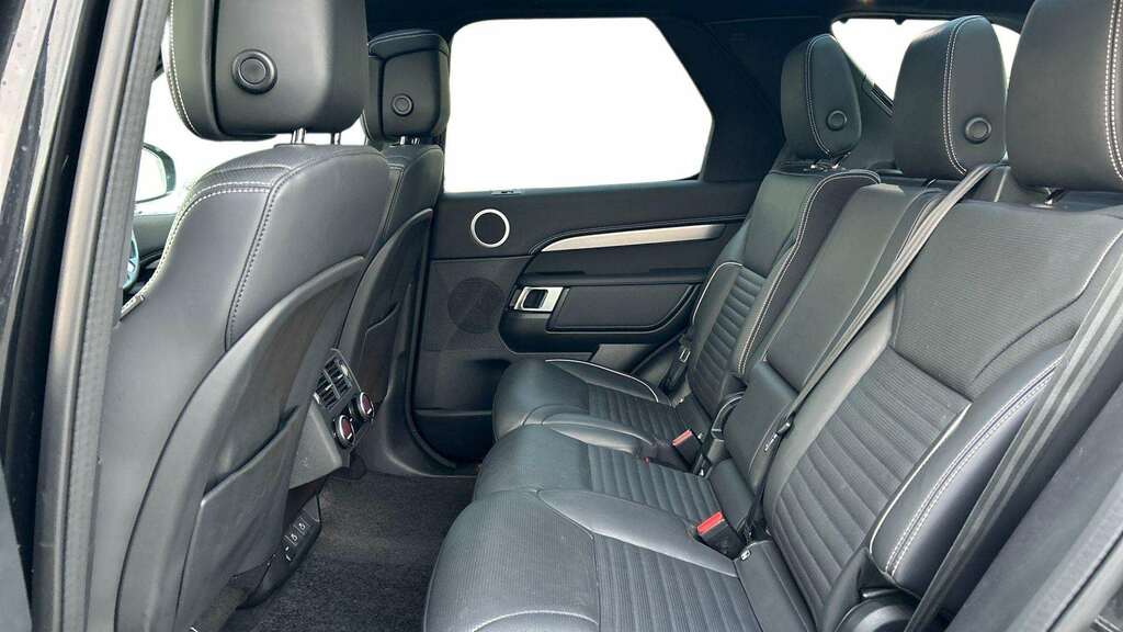 Land Rover Discovery 3.0 D300 Dynamic Hse 2024 BD24OSA Black #4