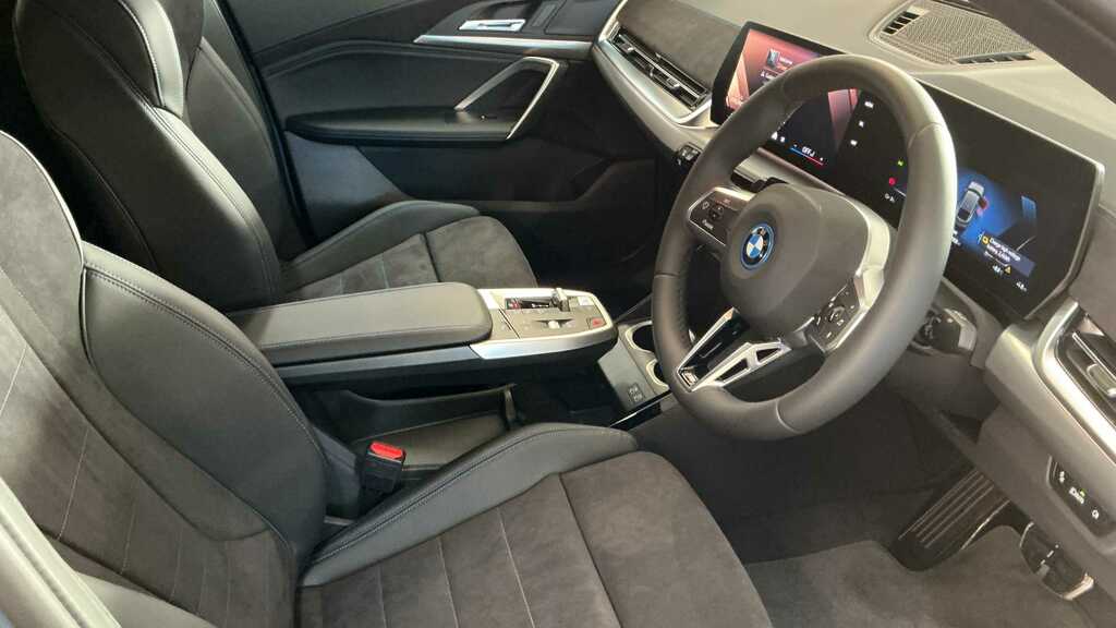BMW iX2 230Kw Xdrive30 Shadow Edition 65Kwh 2025 YA75AKG #4