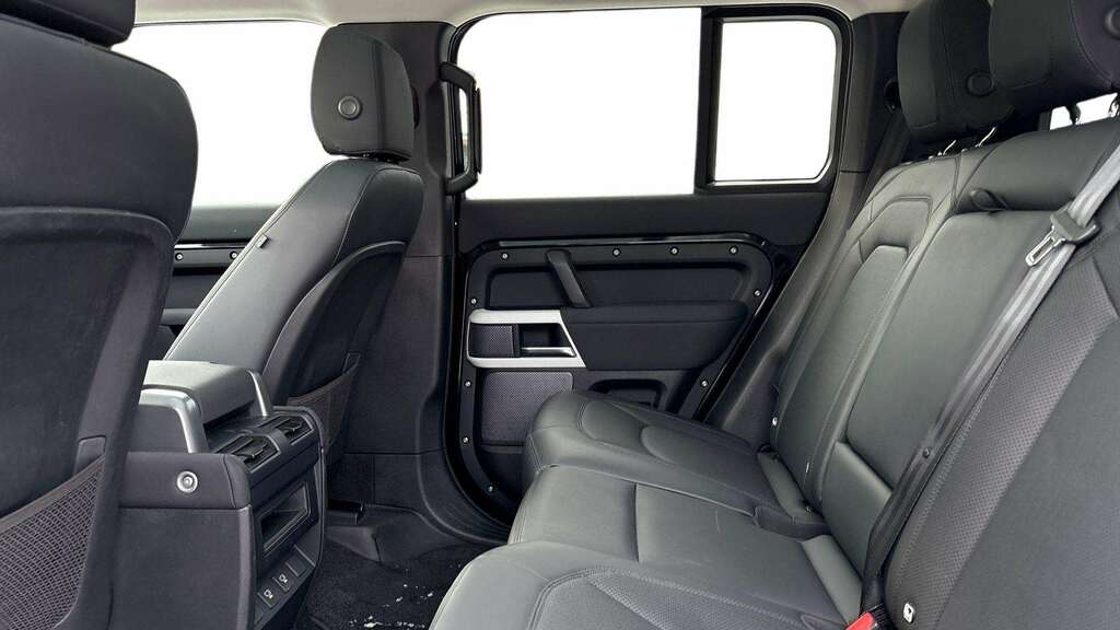 Land Rover Defender 110 3.0 D250 Se 110 2022 FX72SFJ Black #4