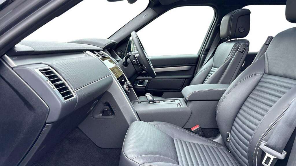 Land Rover Discovery 3.0 D300 Dynamic Se 2024 YP74UGZ Grey #3