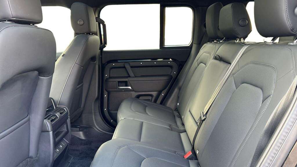 Land Rover Defender 110 3.0 D250 X-dynamic Se 110 2025 FG25VXU Black #4